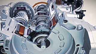 Das neuentwickelte Active Shift Control-Getriebetechnologie soll die Schaltzeit eines Hybridgetriebes um 30 Prozent und den Kraftstoffverbrauch reduzieren. (Hyundai)