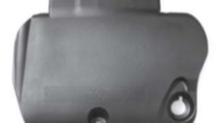 Die einteilige Motorabdeckung von Woco aus elastischem Polyurethan-Weichintegralschaumstoff dient sowohl dem Fußgängerschutz als auch der akustischen Dämmung.  (Foto: Woco)