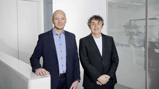 Daniel Pfeifer (links) ist der neue Geschäftsführer von Bachmann electronic. Beat Rünzler, bisher Geschäftsführer für Business Administration, verantwortet künftig zusätzlich den Bereich Operations.  (Bild: Bachmann electronic)