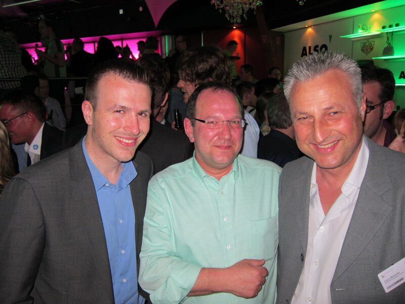 v. l. Philipp Waloßek und Lothar Brüster, LG, mit Claus Mostolta, Gembird (IT-BUSINESS)