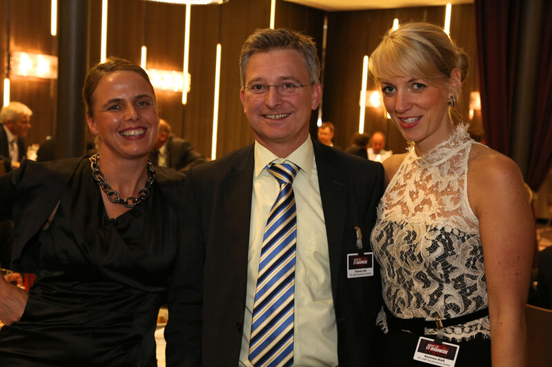 v. l.: Sylvia Lösel, IT-BUSINESS, mit Thomas Jell und Ramona Hieß, TP-LINK (IT-BUSINESS)