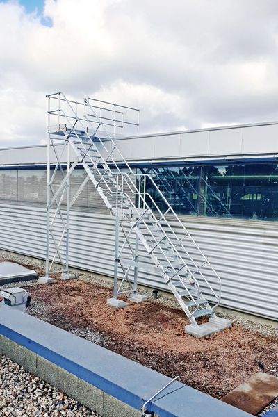 Die Treppen der Munk Günzburger Steigtechnik lassen sich für verschiedenste Einsatzzwecke konfigurieren und sorgen für sichere Zugänge zu Anlagen aller Art. (Bild: Munk Günzburger Steigtechnik)