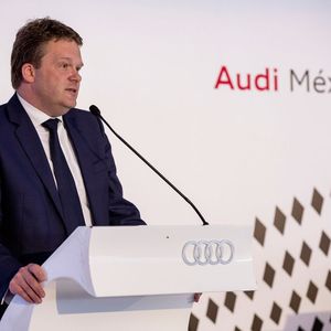 (Audi)