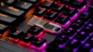 Bei der Hardware-gestützten SSO-Authentifizierung fällt der Mensch der Unsicherheitsfaktor weg. (Bild: Bruno Brito)