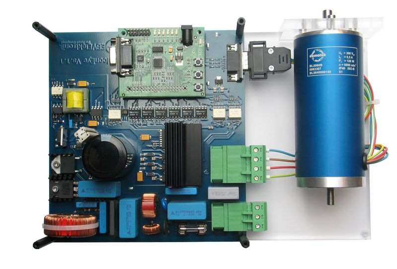 Auf der Falcon-Eye-Platine ist das Demo-Board 56F8013 von Freescale aufgesteckt, das die Ansteuerung übernimmt (Archiv: Vogel Business Media)