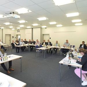 Kursansage: Die Interessen der Kfz-Betriebe kann der Verband nur vertreten, wenn er stark ist und sich Handel und Servicebetriebe geeint hinter den ZDK stellen.(Bild:  Zietz – VCG)