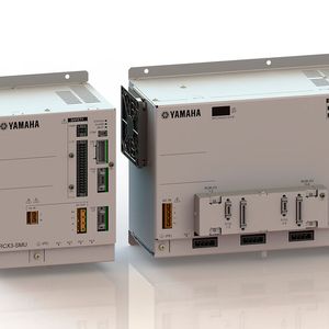 Die Robotersteuerungsoption RCX3-SMU (links) und Robotersteuerung RCX340 von Yamaha Robotics werden steigenden Sicherheitsanforderungen gerecht.(Bild:  Yamaha)