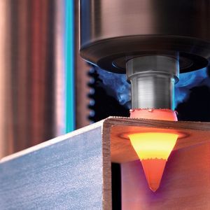 Bild 2: Der Bohrkopf erhitzt den Werkstoff und bringt ihn zum Fließen. Bild: Ontool