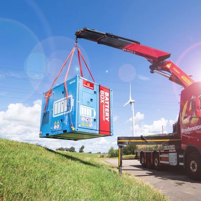 Eine Battery Box bei der Anlieferung durch den Bredenoord Transportservice (Bild: ©Bredenoord GmbH )