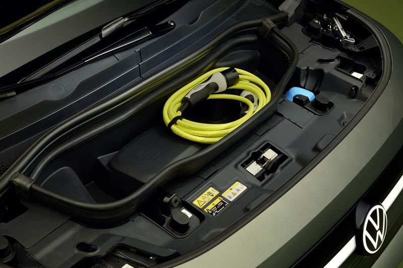 Under the front hood, there is a frunk – additional storage space. (Source: Volkswagen)
