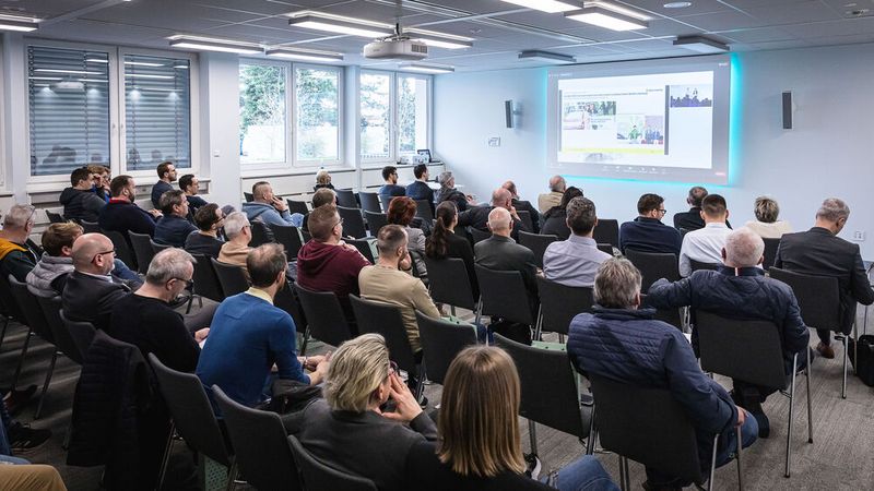 Wer im Plenum keinen Platz mehr fand, konnte alle Vorträge in weiteren Areas im Würzburger Vogel Convention Center live verfolgen. (Bild: Stefan Bausewein)