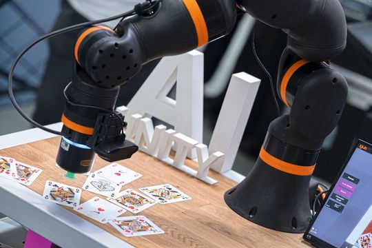 Mit neuen Ausstellern, einer neuen Themenstruktur, einer optimierten Besucherführung, neuen Networking-Formaten und einem konsequenten KI-Fokus wird auf der Hannover Messe deutlich, wie aus den Herausforderungen unserer Zeit konkrete Wettbewerbsvorteile entstehen.(Bild:  Deutsche Messe AG)