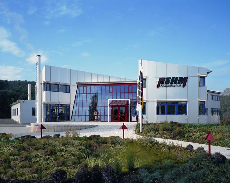Die Rehm GmbH u. Co. KG Schweißtechnik (im Bild das Firmengebäude) hat es auf die Nominierungsliste des Großen Preises des Mittelstandes 2014 geschafft. (Bild: Rehm)