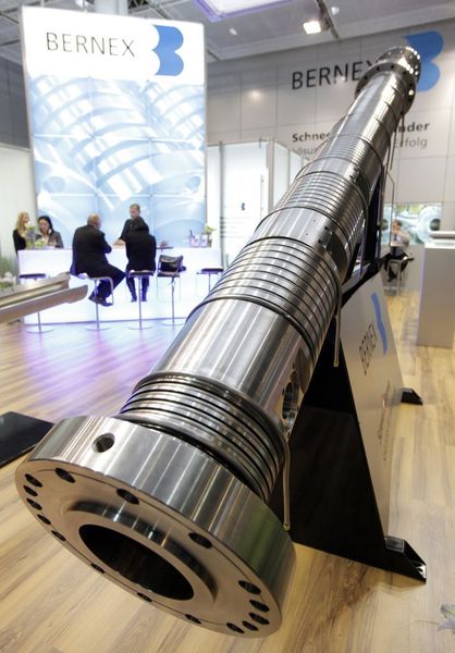 Auch Komponenten für Kunststoffmaschinen waren auf der K 2010 zu sehen, beispielsweise am Stand von Bernex. (Archiv: Vogel Business Media)