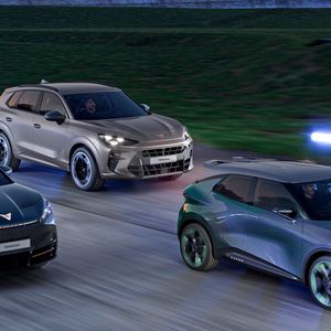 Cupra will mit den drei neuen Elektromodellen (v. l.) Tavascan, Terramar und Urban Rebel in bislang ungeahnte Absatzgrößenordnungen vorstoßen.(Bild:  Seat)