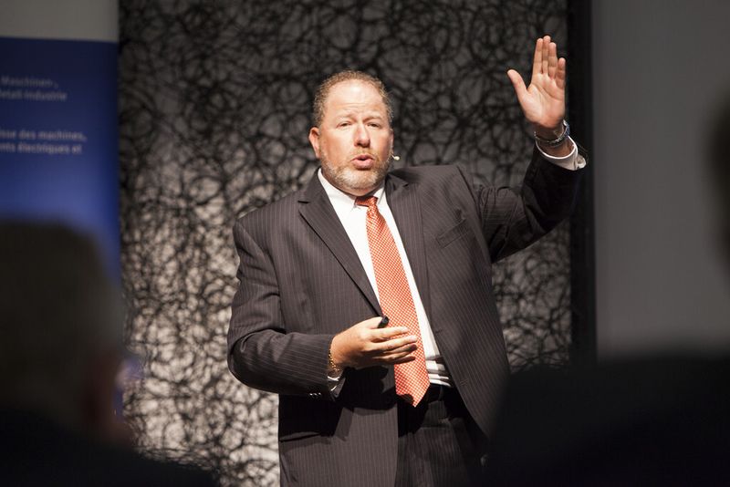 William A. Strauss, leitender Ökonom der Federal Reserve Bank of Chicago, überraschte mit der Aussage, dass über 70% der Güter, die in den USA konsumiert werden, im Land sebst hergestellt würden. (Bild: Swissmem)