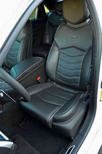 Absoluten Komfort bieten die Massagesitze, die sich ... (Bild: Schreiner/»kfz-betrieb«)