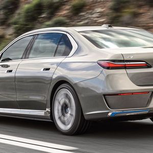 Die Türgriffe sind mit der Blechhaut bündig.(Bild:  BMW)