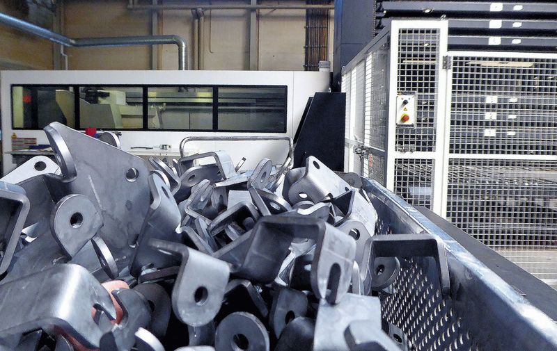 BBM ist in der Lage, sowohl Massenware als auch Einzelstücke beziehungsweise Prototypen herzustellen. Im Hintergrund ist die neueste Investition zu sehen, eine 2-D-Laserschneidmaschine Yamazaki Mazak Optiplex 3015 II. (Bild: Kuhn)