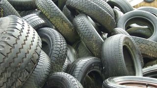 Die gewonnen Erkenntisse aus den Forschungsarbeiten sollen für die Entwicklung von Gummi-Bauteilen, wie zum Beispiel Autoreifen, mit verbesserter Haltbarkeit genutzt werden. Bild: pixelio.de/Rainer Sturm (Archiv: Vogel Business Media)