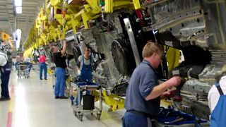 Der weltweite Automobilbau kämpft mit horrenden Gewinneinbrüchen, wenn man das erste Halbjahr 2025 betrachtet. Eine Analyse von EY kommt zu dem Ergebnis, dass alles in allem im Vergleich zum Vorjahreszeitraum fast die Hälfte des Gewinns weggebrochen ist ... (Bild: F. Gedere)