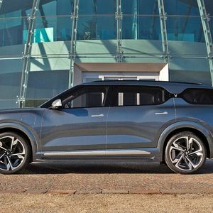 Der Siebensitzer VF 9 soll es rund 600 Kilometer weit schaffen.(Bild:  Autoren-Union Mobilität / Pininfarina)