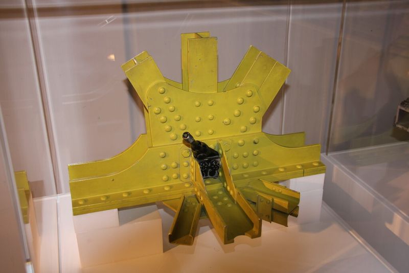 ...im Vergleich zum genieteten Pendant aus Stahl. (Königsreuther)