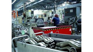 Die HDE Solutions GmbH in Menden ist einer der großen Innenhochdruckumformer; jährlich werden über sechs Millionen Teile für die Automobil- und Zulieferindustrie, aber auch für andere Abnehmer hergestellt. Bild: Friedl (Archiv: Vogel Business Media)