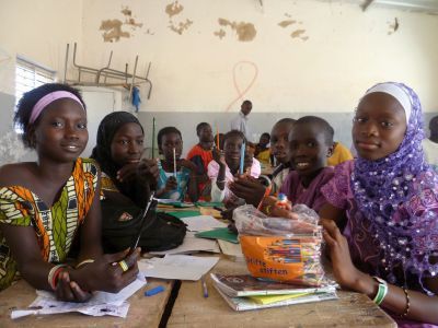 UNESCO: 2015 sind es weltweit immer noch 58 Millionen Kinder und 63 Millionen Jugendliche, die keinen Zugang zur Grund- und Sekundarschule haben. (Bild: Initiative Stifte stiften)