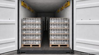 trockenmittel-feuchteschutz-spirituosen-containertransport (Anwendungsvisualisierung ThoMar OHG, generiert mit KI)
