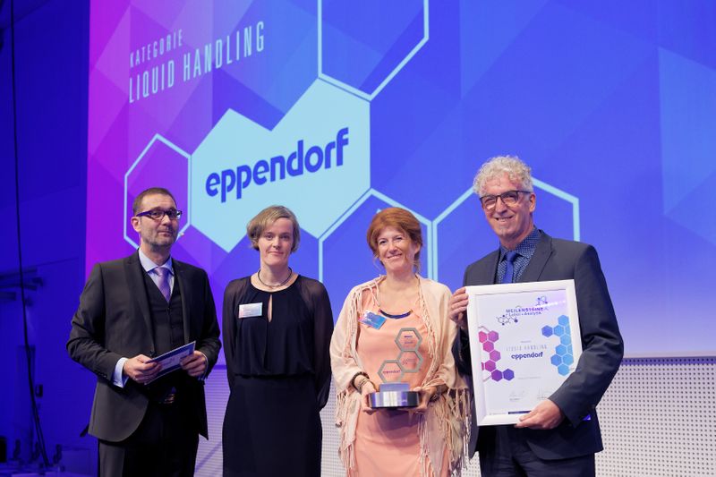 Impressionen von der LABORPRAXIS Meilenstein Gala und der Feier zum 40-jährigen Jubiläum am 30. November 2017 in Würzburg. Eppendorf ist der Gewinner der Meilenstein-Kategorie Liquid Handling. (Bild: Andreas Burkhardt/LABORPRAXIS)