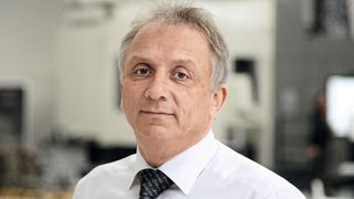 Werner Strobel, beim Zerspanungsspezialisten Walter als Produktmanager Drehen verantwortlich, schätzt, dass rund 80 Prozent der Fehler, die beim Drehen passieren, in den Bereich «Grundlagen» fallen. (Bild: Walter)