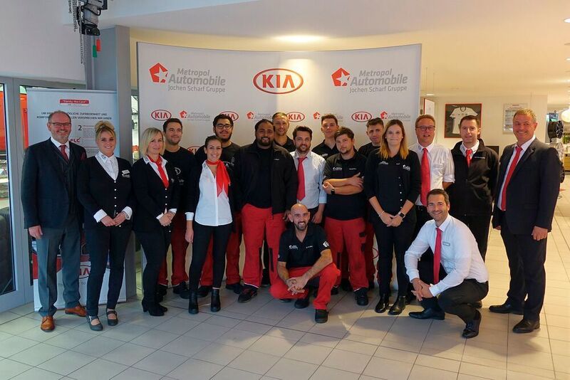 Das Team von Metropol Automobile hat bei Kia „schon alles gewonnen“, wie Dieter Scharf (links) sagt. Folgt jetzt der Service Award? (Rosenow/»kfz-betrieb«)