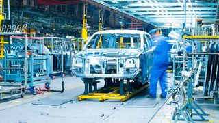 Deutschlandweit sinkt die Kurzarbeit - im Fahrzeugbau bleibt sie mit 24 Prozent jedoch verhältnismäßig hoch. Aber immerhin: Im August lagen die Zahlen noch bei 31 Prozent.  (Bild: ©安琦 王 - stock.adobe.com)