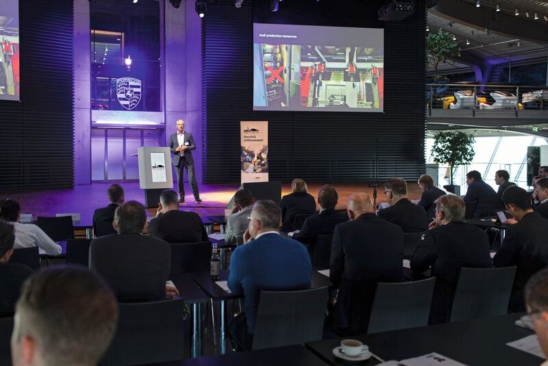 Henning Löser, Leiter Audi Production Lab, hielt die Eröffnungs-Keynote auf dem Smart Factory Day in Leipzig.