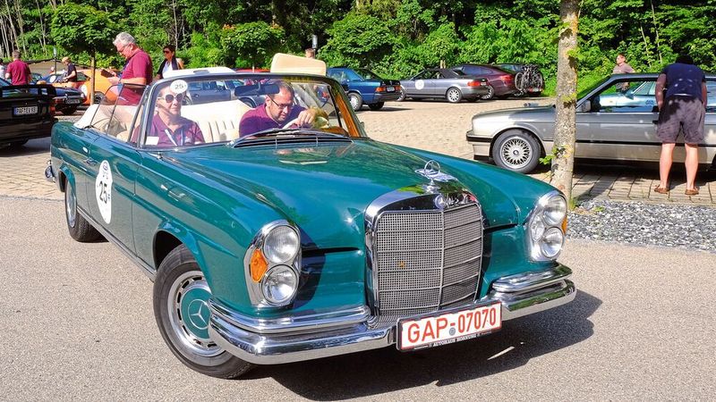 Die Meister-Classic 2021 mit einem Mercedes-Benz 220 SE Cabrio, Baujahr 1964. (Bild: Zietz/»kfz-betrieb«)