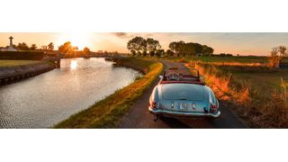 „Einfach nur“ schöne Autos zu bauen, wird zukünftig nicht mehr ausreichen – die Kunden der Automobilhersteller erwarten vor allem auch eine nahtlose Integration verschiedener Services. (Bild: gemeinfrei)