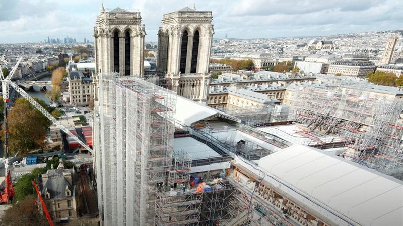 Am 15. April 2019 gegen 18.43 Uhr wurde ein Feuer auf dem Dachboden der Notre-Dame entdeckt, das sich rasch ausbreitete. Etwa 600 Feuerwehrleutete konnten den Brand am frühen Morgen des Folgetages löschen. (Bild:  Schneider Electric)