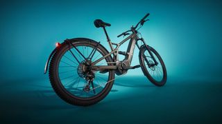 Bereits in der Basisversion „Turbo Tero X 4.0“ bietet das Bike eine alltagstaugliche Ausstattung. (Bild: Specialized)