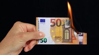 Der Bund der Steuerzahler sammelt Fälle verbrannter Steuergelder (Studio Empreinte - stock.adobe.com)