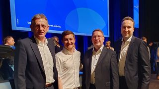 V. l.: Harald Theyssen, Geschäftsführer Ford Händler-Dienstleistungsgesellschaft (FHD), Christian Weingärtner, Geschäftsführer Marketing und Vertrieb bei Ford Deutschland, Johann Gesthuysen, Präsident des Ford-Partnerverbands, und Fabio Krause, Geschäftsführer Ford-Partnerverband, wollen die Herausforderungen gemeinsam meistern. (Bild: Mauritz – » kfz-betrieb«)