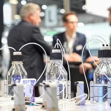 Die Compamed 2026 wird vom 16. bis 19. November in Düsseldorf parallel zur Medica auf technologische Grundlagen der Medizintechnik richten. (Bild: Messe Düsseldorf / Tillmann)