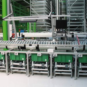 Bild 2: Pro Tag durchlaufen etwa 2200 Behälter und bis zu 30 Paletten – vorwiegend Mischpaletten – das Lager und die angeschlossene Kommissionierung.