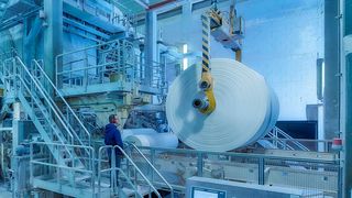 Durch KI-generierte Empfehlungen konnten die Maschinenstillstandszeiten bei einem Hersteller von Hygienepapieren um teilweise mehr als 50 Prozent gesenkt werden. (Bild: Factory-Pal)