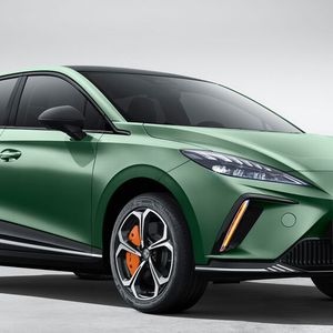 Ein auffälliges Detail des MG4 Electric X-Power sind seine in Orange lackierten Bremssättel.(Bild:  MG)