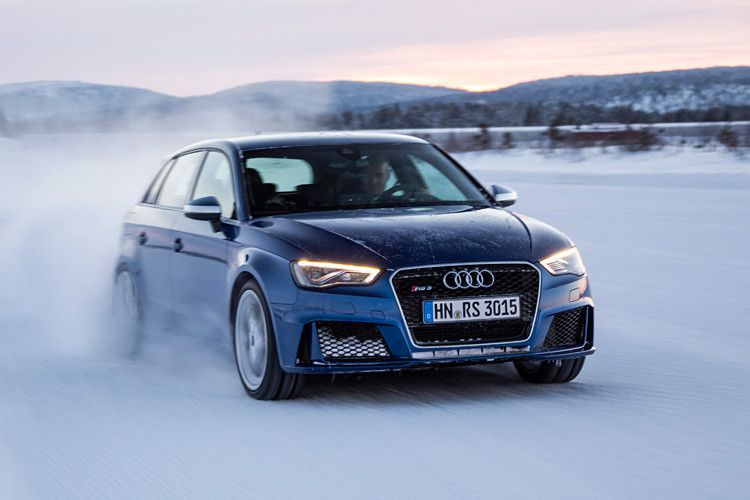 Der jetzt vorgestellte Audi RS3 Sportback ist ein A3-Derivat, das – Kopf an Kopf mit dem Mercedes-Benz A45 AMG – wohl die Spitze des Segments repräsentiert. Audi hat das Modell gegenüber dem Vorgängermodell in etlichen Punken verbessert. (Foto: Audi/Tobias Sagmeister)