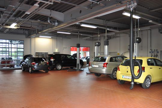 Fünf der acht Werkstattplätze sind für Opel/Chevrolet reserviert, DIT/Toyota arbeitet an drei weiteren. (Archiv: Vogel Business Media)