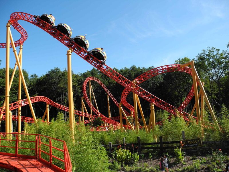 Spinning Coaster: Die Gondeln können – egal ob als Einzelfahrzeuge oder Zugvariante – kontrolliert und frei drehend eingesetzt werden. (Bild: Mack Rides)