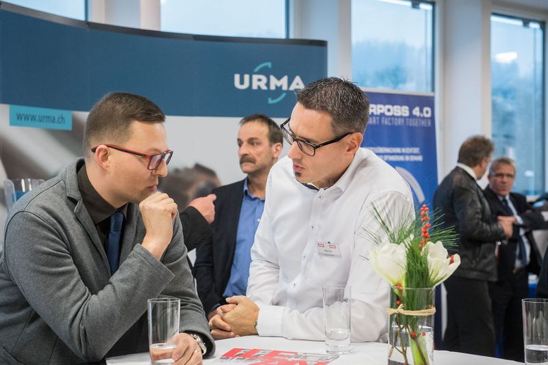 Der Kongress und die Tischmesse im Foyer boten einen angenehmen Rahmen für Gespräche und das Networking. (Thomas Entzeroth)