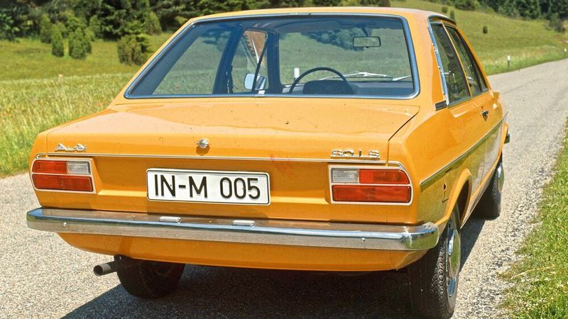 Den Audi 80 gab es in einer zwei- und einer viertürigen Version. Bei den Motoren konnten Käufer anfangs zwischen drei Größen auswählen: einem 1,3 Liter mit 55 PS, sowie einem 1,5 Liter mit 75 PS bzw. 85 PS. (Audi )